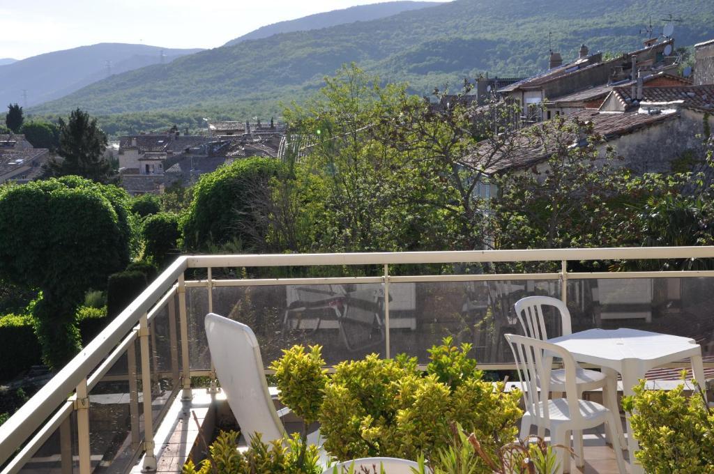 Logis Le Relais Imperial Hotel Saint-Vallier-de-Thiey Exterior photo
